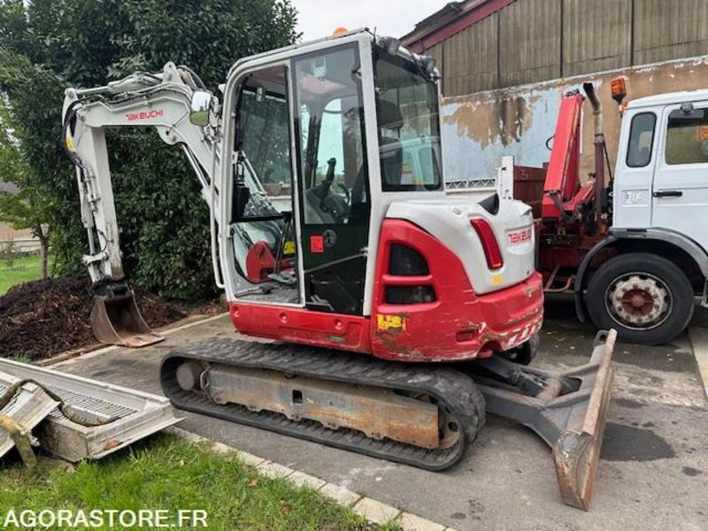 MINI PELLE TAKEUCHI - Mini excavator: picture 2 MINI PELLE TAKEUCHI - Mini excavator: picture 2