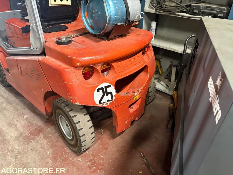 CHARIOT ELEVATEUR - Material handling equipment: picture 3 CHARIOT ELEVATEUR - Material handling equipment: picture 3