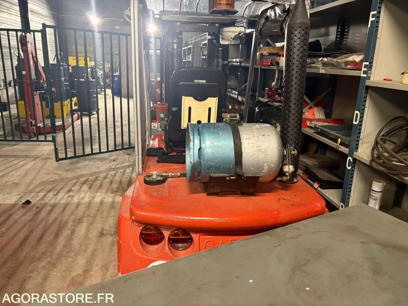 CHARIOT ELEVATEUR - Material handling equipment: picture 2 CHARIOT ELEVATEUR - Material handling equipment: picture 2