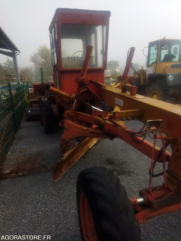 NIVELEUSE N520B - Grader: picture 1 NIVELEUSE N520B - Grader: picture 1