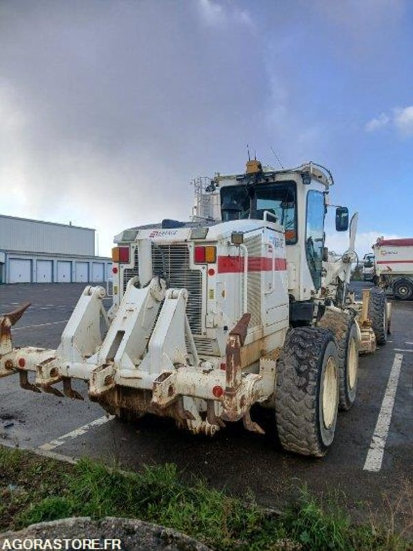 NIVEULEUSE - CATERPILLAR - 120M - 2011 - 12600H - Grader: picture 4 NIVEULEUSE - CATERPILLAR - 120M - 2011 - 12600H - Grader: picture 4