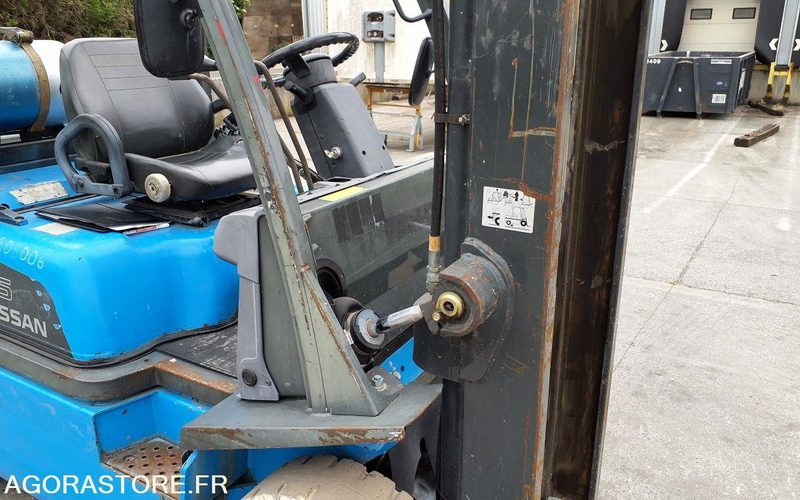 Nissan 2682 heures Triplex UD02A25PQ - 3F550 - Forklift: picture 5 Nissan 2682 heures Triplex UD02A25PQ - 3F550 - Forklift: picture 5