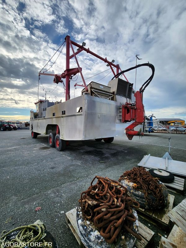 BATEAU A MOTEUR AMPHIBIE - LA BELLE DE CANCALE - Other machinery: picture 3 BATEAU A MOTEUR AMPHIBIE - LA BELLE DE CANCALE - Other machinery: picture 3