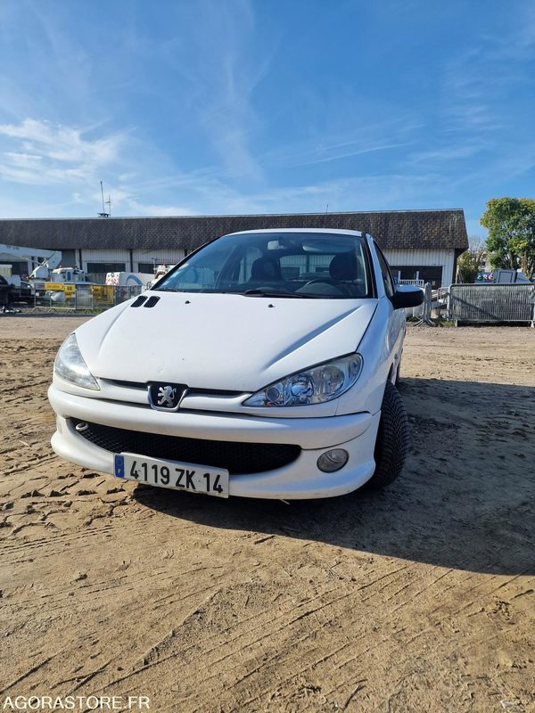 PEUGEOT 206 - LOT N°1 - Car: picture 1 PEUGEOT 206 - LOT N°1 - Car: picture 1