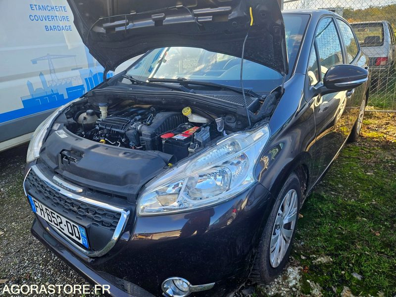 PEUGEOT 208 1.2 PURETECH 82CV - Car: picture 2 PEUGEOT 208 1.2 PURETECH 82CV - Car: picture 2