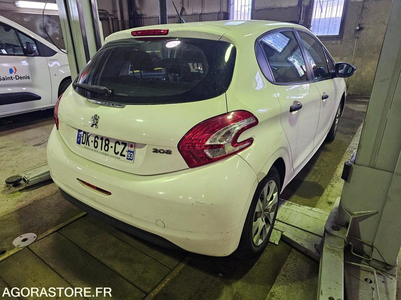 Peugeot 208 - 2014 - 120117kms - DK 618 CZ - Car: picture 3 Peugeot 208 - 2014 - 120117kms - DK 618 CZ - Car: picture 3