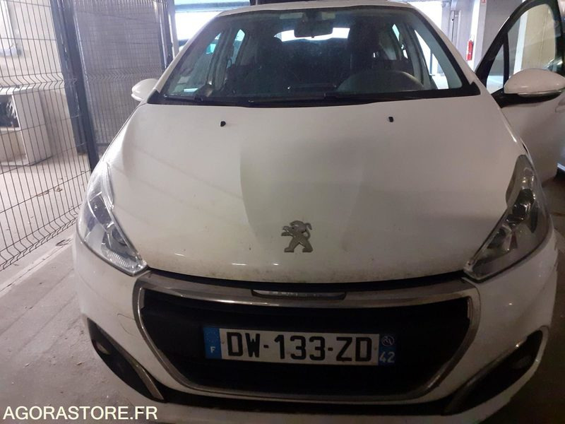 Peugeot 208 - 2015 - 195014kms - Car: picture 1 Peugeot 208 - 2015 - 195014kms - Car: picture 1