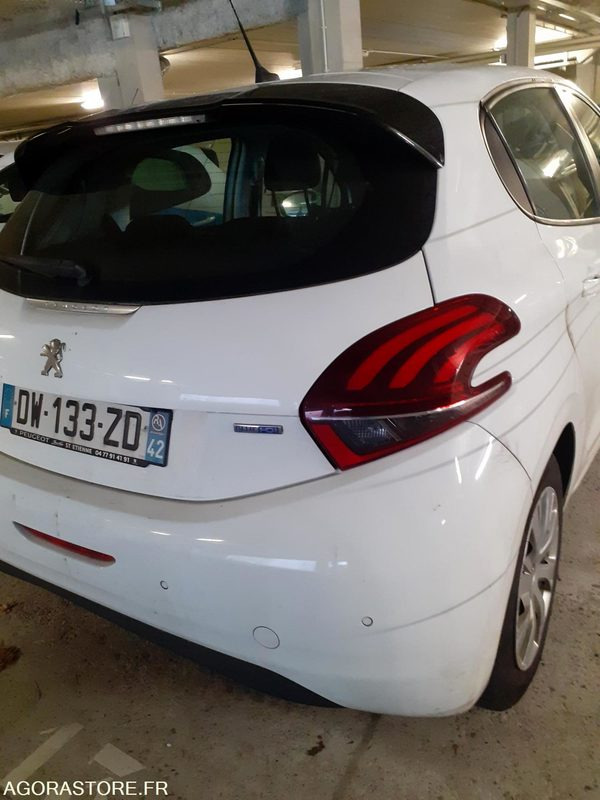 Peugeot 208 - 2015 - 195014kms - Car: picture 4 Peugeot 208 - 2015 - 195014kms - Car: picture 4