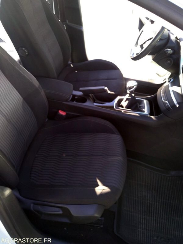 Peugeot 308 1.6 Blue Hdi 120 - 2014 - 168240 KM - Car: picture 3 Peugeot 308 1.6 Blue Hdi 120 - 2014 - 168240 KM - Car: picture 3