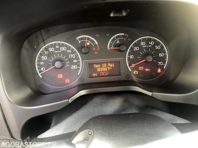 Peugeot BIPPER diesel de 2014 (réf. interne 4253) - Small van: picture 4 Peugeot BIPPER diesel de 2014 (réf. interne 4253) - Small van: picture 4