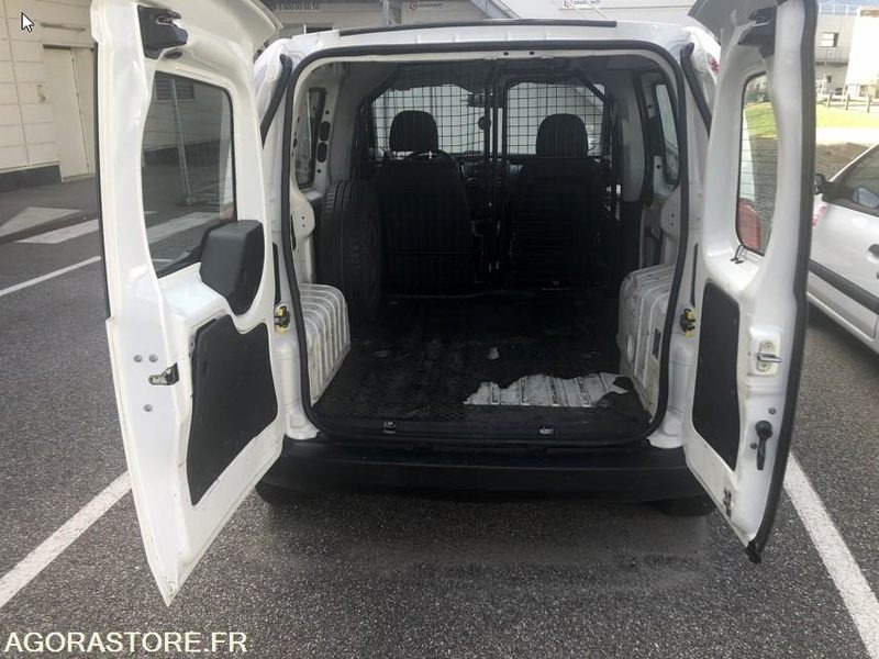 Peugeot BIPPER diesel de 2014 (réf. interne 4253) - Small van: picture 5 Peugeot BIPPER diesel de 2014 (réf. interne 4253) - Small van: picture 5