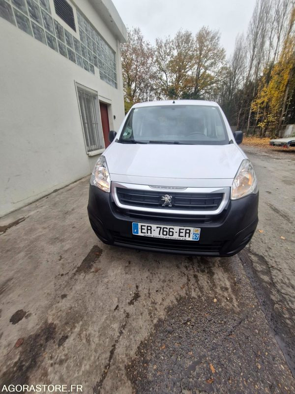 Peugeot partner cabine approfondie long 1.6 bluehdi 100 bvm5 CLIM 128863 kms - Small van: picture 1 Peugeot partner cabine approfondie long 1.6 bluehdi 100 bvm5 CLIM 128863 kms - Small van: picture 1