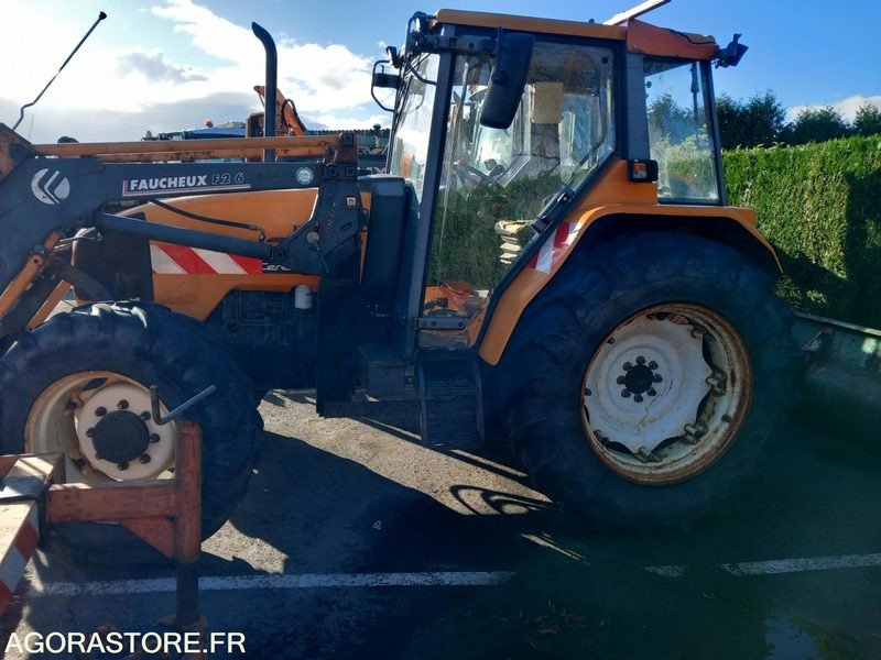 RENAULT CERES 335 AVEC CHARGEUR FAUCHEUX F2 (E2453-E3482) - Farm tractor: picture 2 RENAULT CERES 335 AVEC CHARGEUR FAUCHEUX F2 (E2453-E3482) - Farm tractor: picture 2