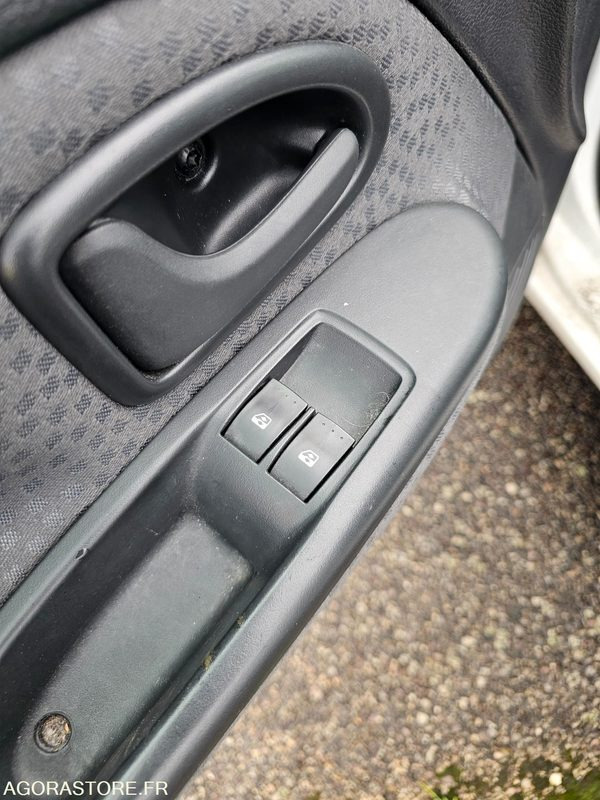 Car RENAULT CLIO - 2007 - 161095km - 1708ZR76: picture 7