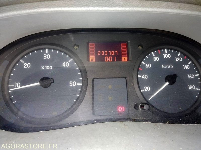 RENAULT MASTER AC 293 SY (233787 km) - Panel van: picture 5 RENAULT MASTER AC 293 SY (233787 km) - Panel van: picture 5