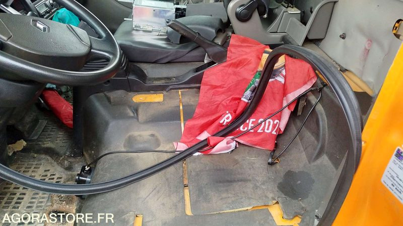 RENAULT MAXITY POUR PIECES - 2013 - 143000km - DA887DA - Tipper van: picture 4 RENAULT MAXITY POUR PIECES - 2013 - 143000km - DA887DA - Tipper van: picture 4