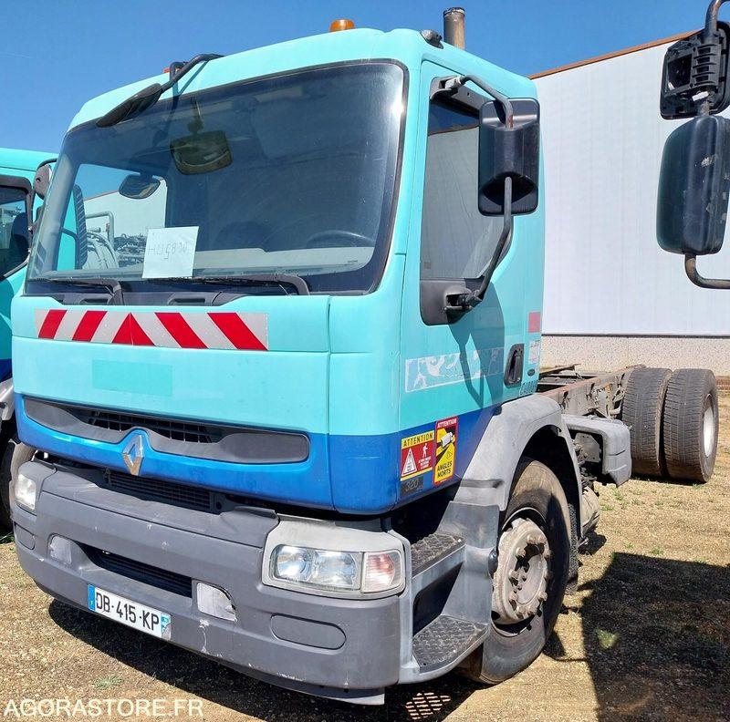RENAULT PREMIUM 320-19 / 2005 / 445 375 km - Cab chassis truck: picture 2 RENAULT PREMIUM 320-19 / 2005 / 445 375 km - Cab chassis truck: picture 2