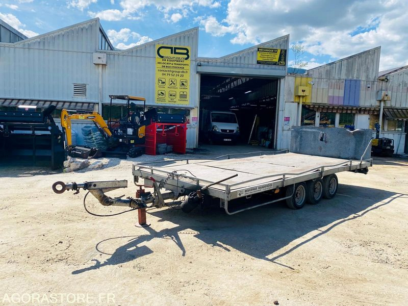 Remorque plateau porte-engin Mandrinoise 3,5T - 3 essieux - Année 2011 - Dropside/ Flatbed semi-trailer: picture 2 Remorque plateau porte-engin Mandrinoise 3,5T - 3 essieux - Année 2011 - Dropside/ Flatbed semi-trailer: picture 2