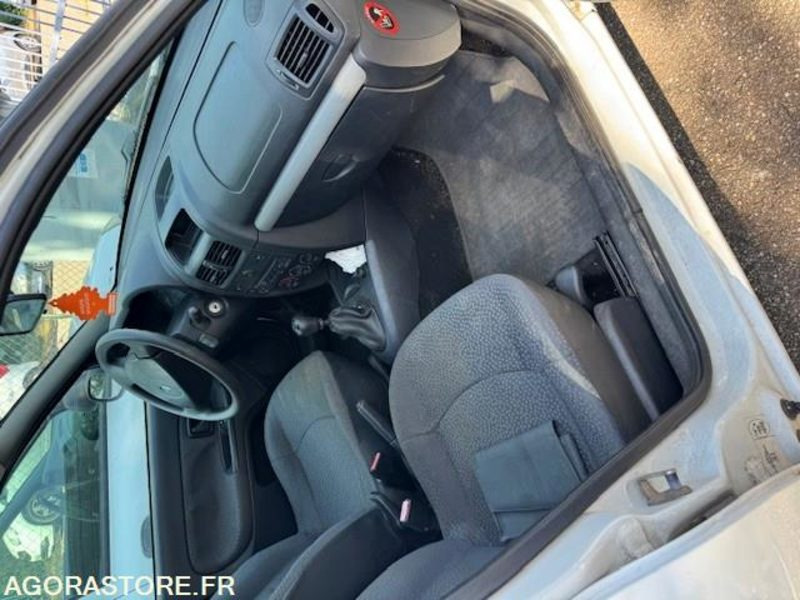 Renault CLIO 2 - Car: picture 5 Renault CLIO 2 - Car: picture 5