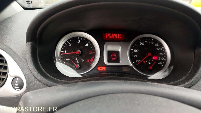 Renault Clio - 2010 - 216800kms - Ba150Rq - Car: picture 4 Renault Clio - 2010 - 216800kms - Ba150Rq - Car: picture 4
