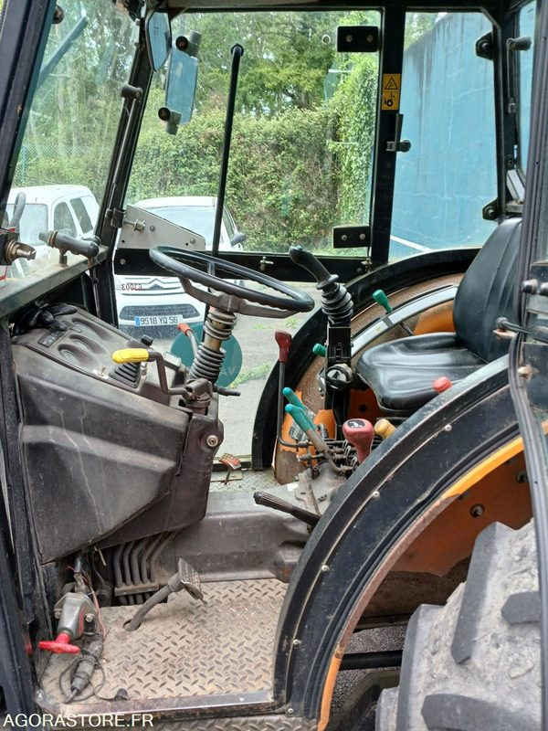 Renault Fructus (63003) - Farm tractor: picture 3 Renault Fructus (63003) - Farm tractor: picture 3