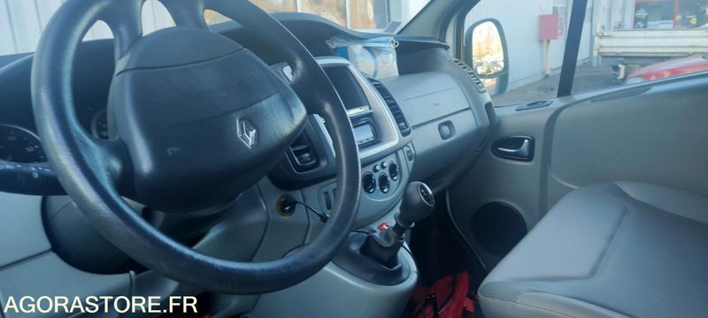 Renault Trafic 2 combi phrase . 2.0 dci 16v minibus long 90 cv - Minibus, Passenger van: picture 4 Renault Trafic 2 combi phrase . 2.0 dci 16v minibus long 90 cv - Minibus, Passenger van: picture 4