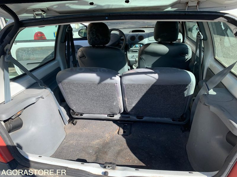 Car Renault Twingo - 2005 - 149 462 kms - 368 BLL 06: picture 11