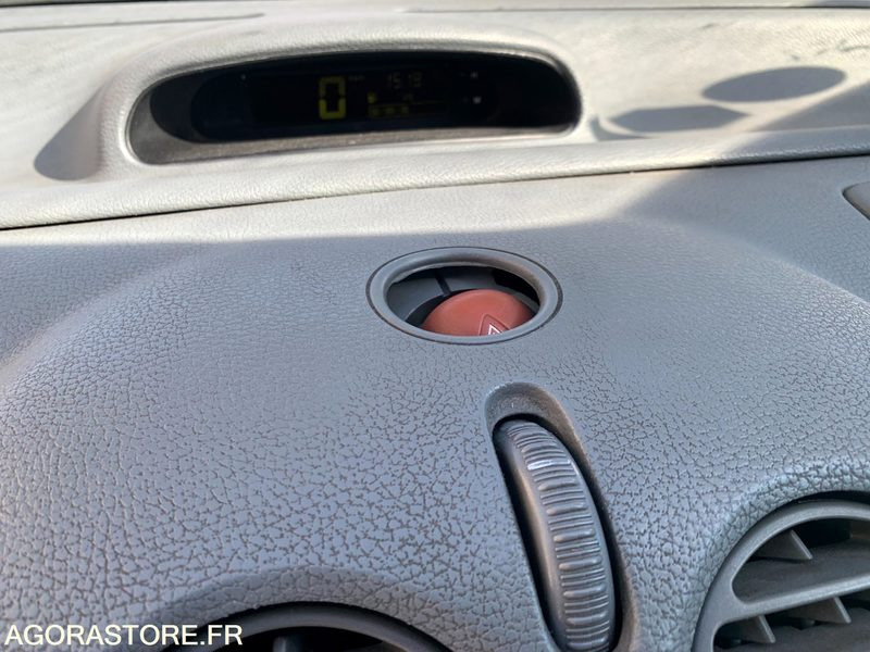 Car Renault Twingo - 2005 - 149 462 kms - 368 BLL 06: picture 15