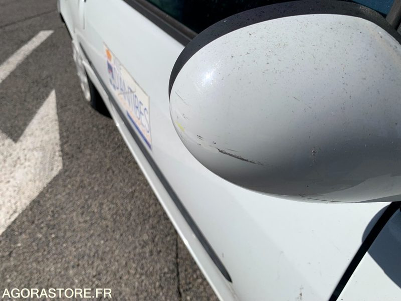 Car Renault Twingo - 2005 - 149 462 kms - 368 BLL 06: picture 14