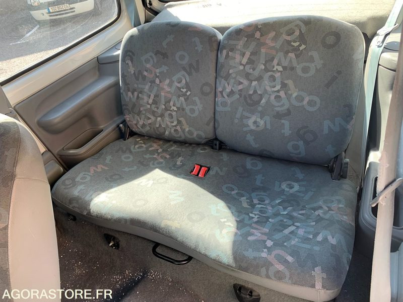 Car Renault Twingo - 2005 - 149 462 kms - 368 BLL 06: picture 9