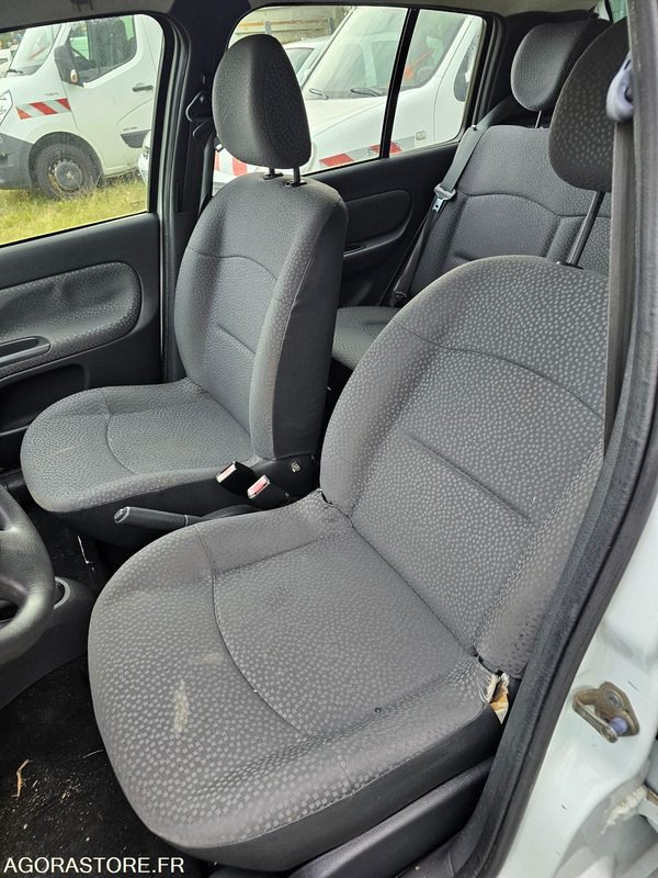 Renault clio - 2008 - 189212km - 2985WX28 - Car: picture 5 Renault clio - 2008 - 189212km - 2985WX28 - Car: picture 5