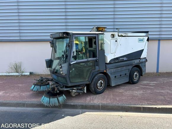 Schmidt BALAYEUSE ASPIRATRICE COMPACTE - SCHMIDT SWINGO 200 - 8 365 H - - Road sweeper: picture 1 Schmidt BALAYEUSE ASPIRATRICE COMPACTE - SCHMIDT SWINGO 200 - 8 365 H - - Road sweeper: picture 1