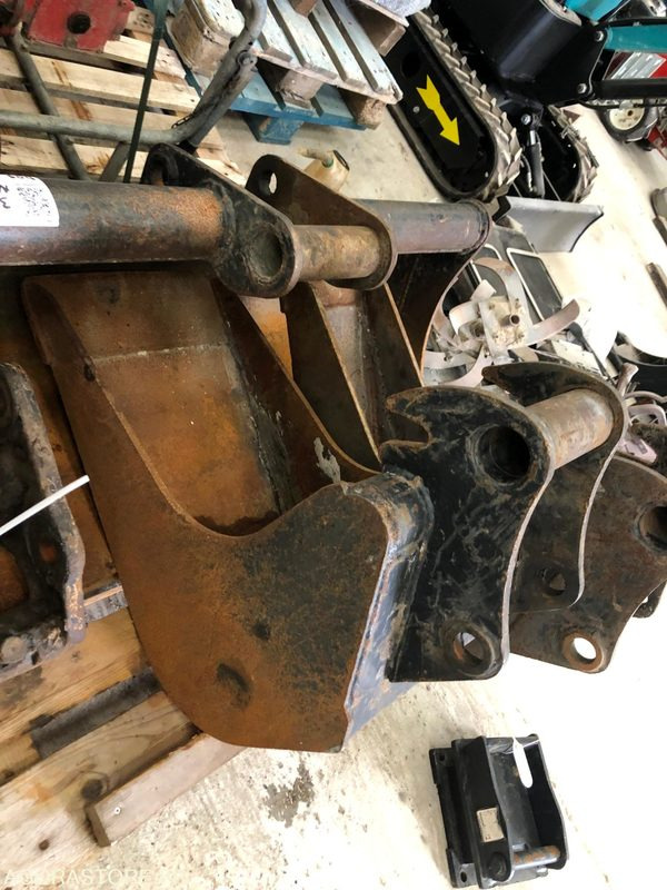 Coupleur et 3 Godets pour pelle 3 - 4.5 T - Spare parts for Construction machinery: picture 4 Coupleur et 3 Godets pour pelle 3 - 4.5 T - Spare parts for Construction machinery: picture 4