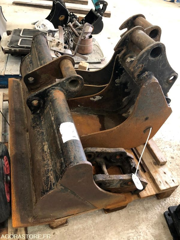 Coupleur et 3 Godets pour pelle 3 - 4.5 T - Spare parts for Construction machinery: picture 5 Coupleur et 3 Godets pour pelle 3 - 4.5 T - Spare parts for Construction machinery: picture 5