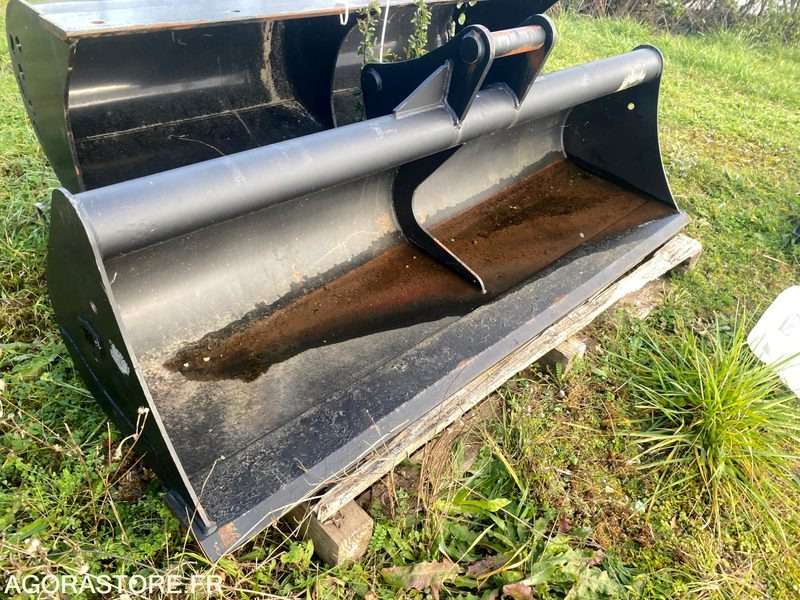 Godet curage 1800 mm NEUF - Spare parts for Construction machinery: picture 1 Godet curage 1800 mm NEUF - Spare parts for Construction machinery: picture 1