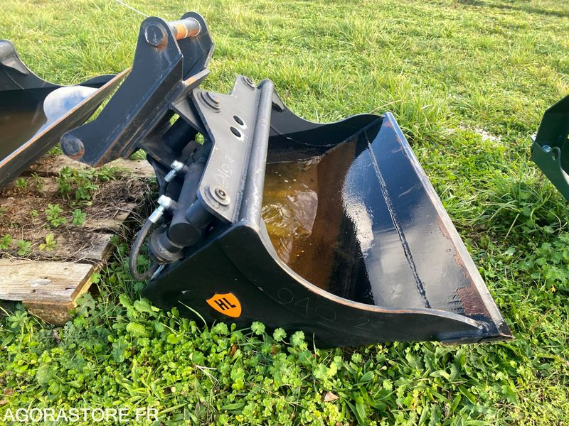 Godet curage orientable pour pelle 4T à 6T NEUF - Spare parts for Construction machinery: picture 1 Godet curage orientable pour pelle 4T à 6T NEUF - Spare parts for Construction machinery: picture 1