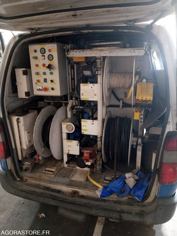 TOYOTA Hiace Fourgon HP 2010 (360 000Km) ROULANT EXPORT EXCLUSIVEMENT - Panel van: picture 5 TOYOTA Hiace Fourgon HP 2010 (360 000Km) ROULANT EXPORT EXCLUSIVEMENT - Panel van: picture 5