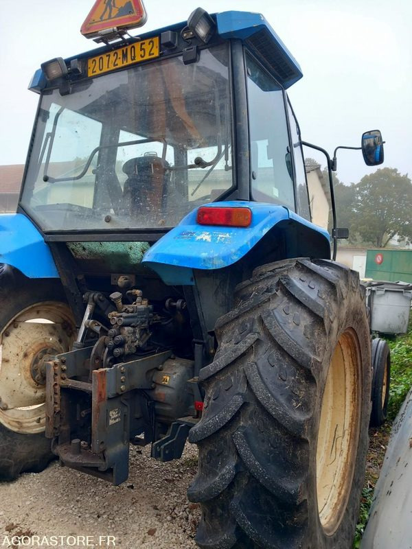 TRACTEUR NEW HOLLAND - Farm tractor: picture 2 TRACTEUR NEW HOLLAND - Farm tractor: picture 2