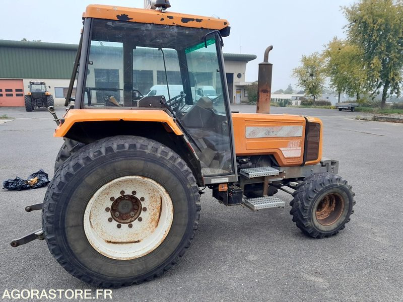 TRACTEUR RENAULT 750MI 12532 heures 1995 - Farm tractor: picture 2 TRACTEUR RENAULT 750MI 12532 heures 1995 - Farm tractor: picture 2