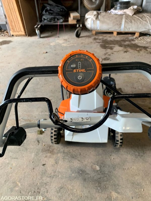 Tondeuse STIHL - Garden mower: picture 2 Tondeuse STIHL - Garden mower: picture 2