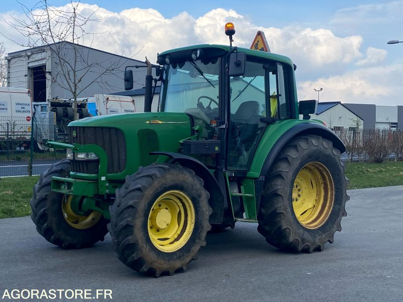 Tracteur John Deere 6120 - Farm tractor: picture 2 Tracteur John Deere 6120 - Farm tractor: picture 2