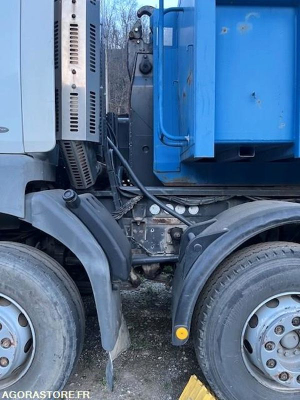 CAMION 8X4 RENAULT KERAX 420 DCI 2002 395000 KM - Tractor unit: picture 4 CAMION 8X4 RENAULT KERAX 420 DCI 2002 395000 KM - Tractor unit: picture 4