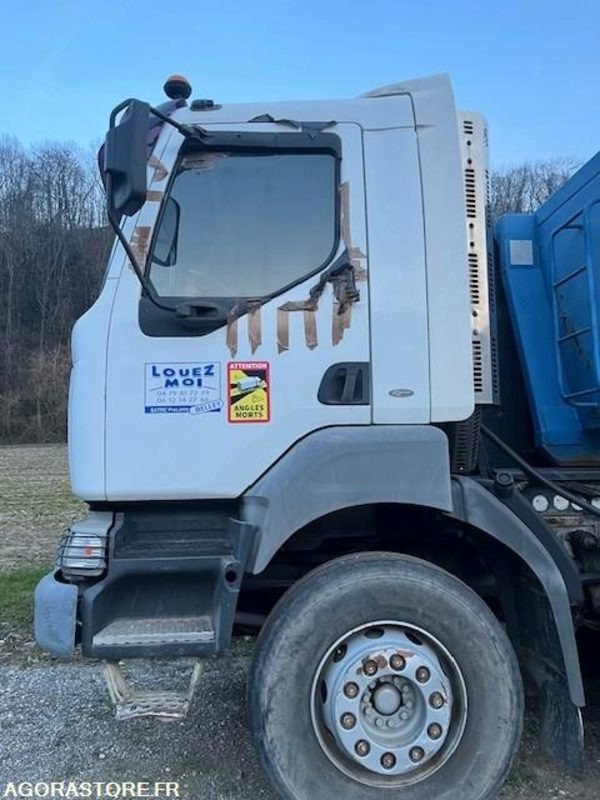 CAMION 8X4 RENAULT KERAX 420 DCI 2002 395000 KM - Tractor unit: picture 3 CAMION 8X4 RENAULT KERAX 420 DCI 2002 395000 KM - Tractor unit: picture 3