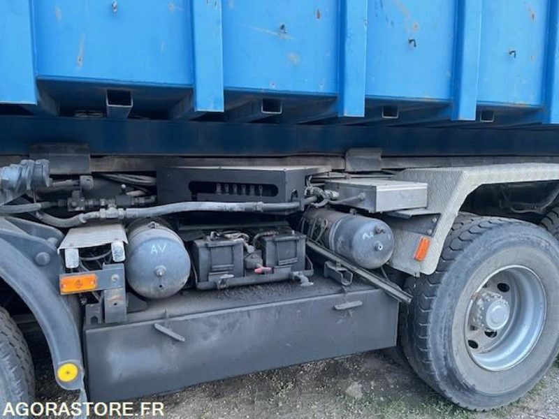 CAMION 8X4 RENAULT KERAX 420 DCI 2002 395000 KM - Tractor unit: picture 5 CAMION 8X4 RENAULT KERAX 420 DCI 2002 395000 KM - Tractor unit: picture 5
