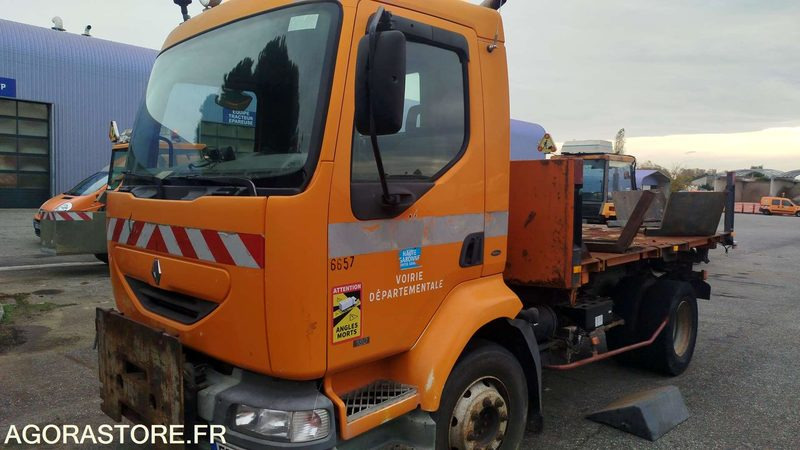Renault Midlum 180 - 2001 - 227204km - 567APD31 - Tractor unit: picture 1 Renault Midlum 180 - 2001 - 227204km - 567APD31 - Tractor unit: picture 1
