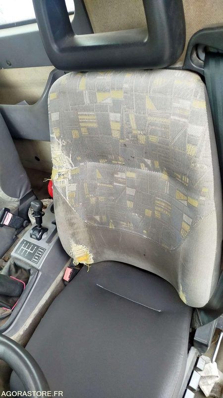 Renault Midlum 180 - 2001 - 227204km - 567APD31 - Tractor unit: picture 4 Renault Midlum 180 - 2001 - 227204km - 567APD31 - Tractor unit: picture 4