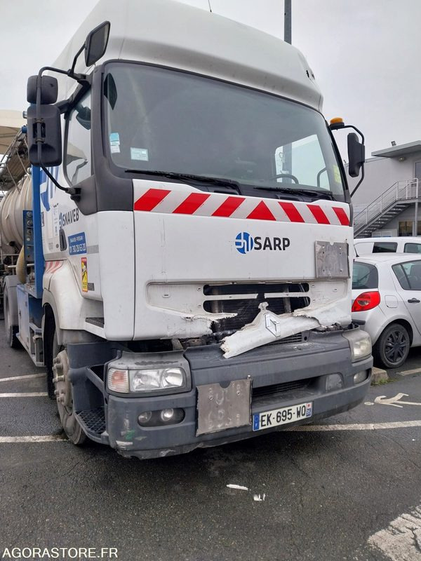 Tracteur RENAULT ADR pompe anneau liquide - 2003/ 808 664KM (ACCIDENTE) - Tractor unit: picture 1 Tracteur RENAULT ADR pompe anneau liquide - 2003/ 808 664KM (ACCIDENTE) - Tractor unit: picture 1