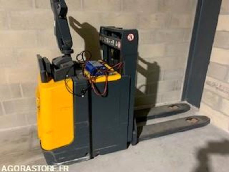 Transpalette électrique sur batteries déchargées. JUNGHEINRICH - Pallet truck: picture 2 Transpalette électrique sur batteries déchargées. JUNGHEINRICH - Pallet truck: picture 2