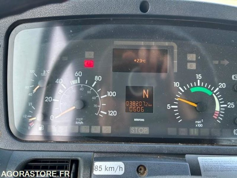 Truck MERCEDES UNIMOG U300C VERSION COMMUNALE 2003 38210 KM: picture 7