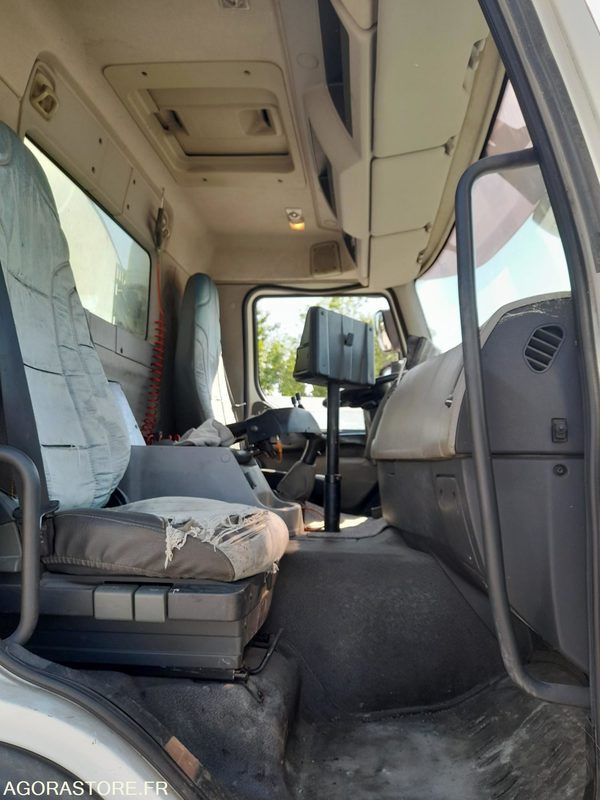 Truck PREMIUM LANDER 320  SERVIROUTE SECMAIR - 2007 / 206345 KM: picture 6